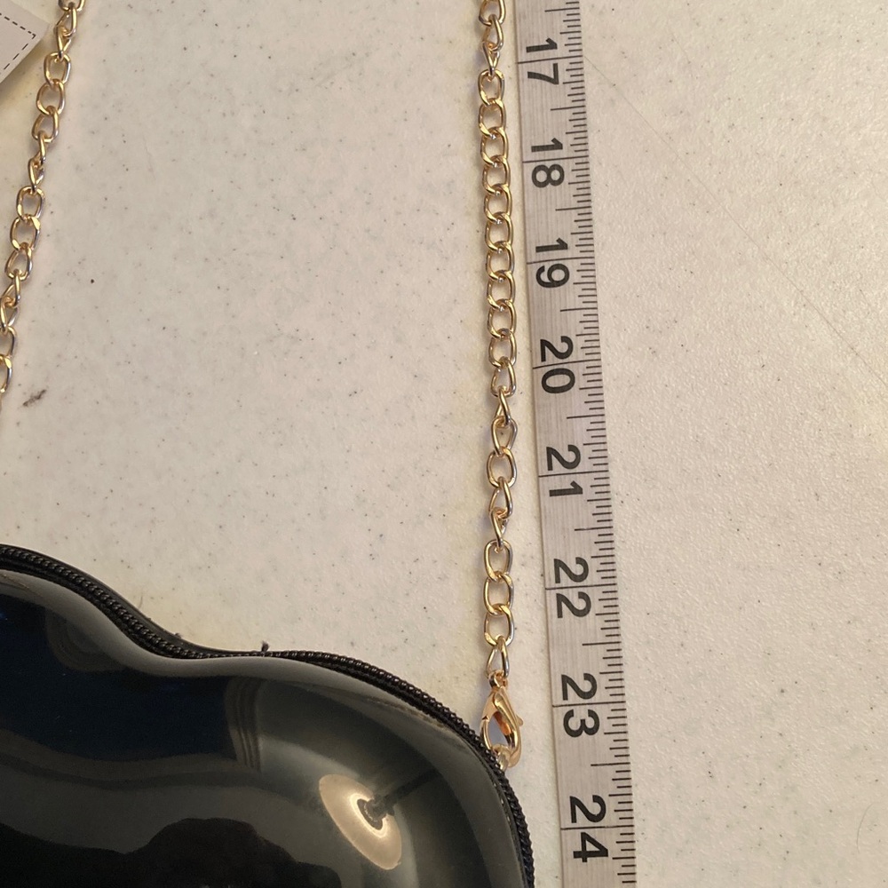 NWT Black Lip-Shaped Clutch with Gold Chain - Picture 6 of 6